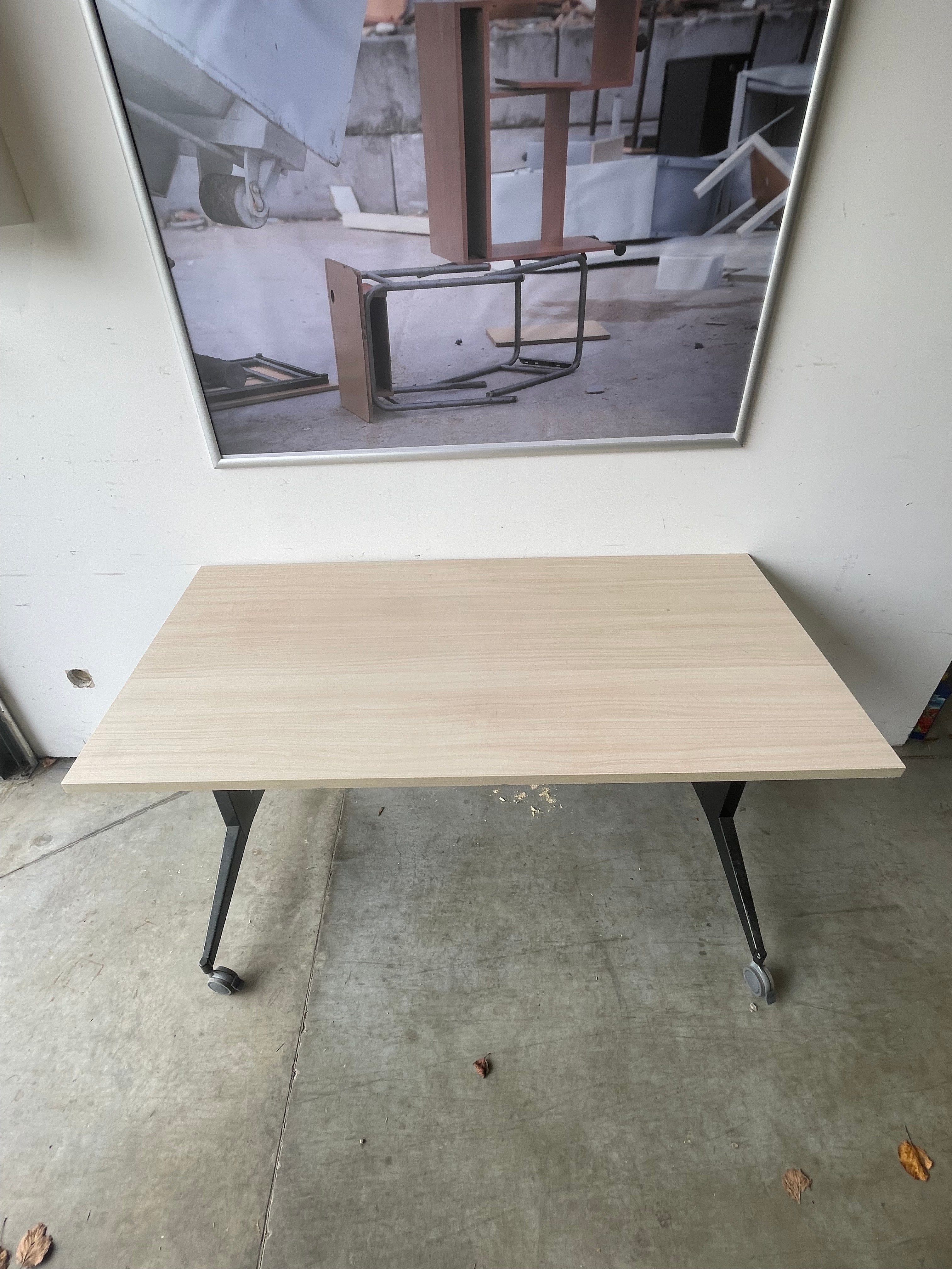 Table de réunion à plateau rabattable