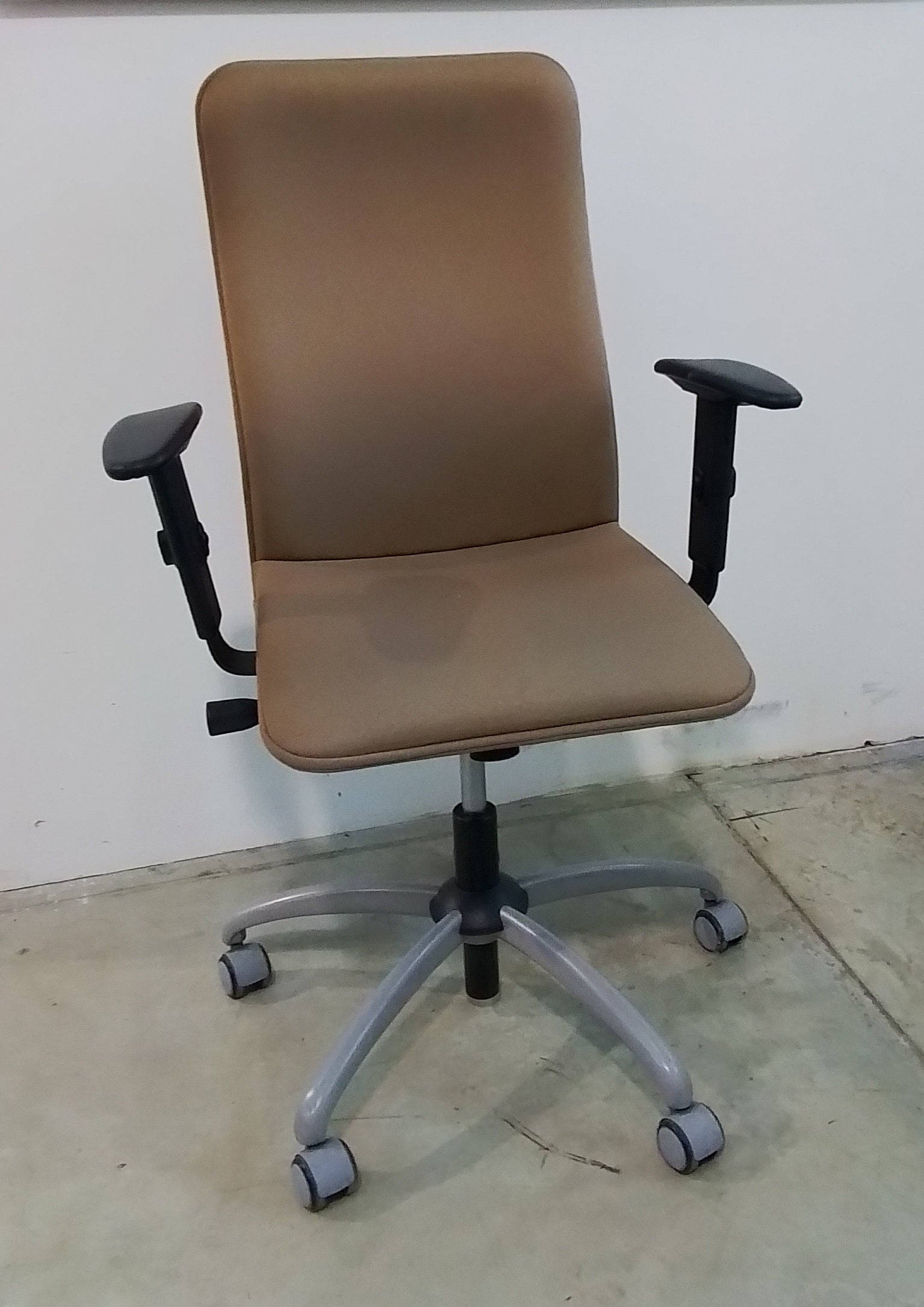 Fauteuil opérateur à roulettes