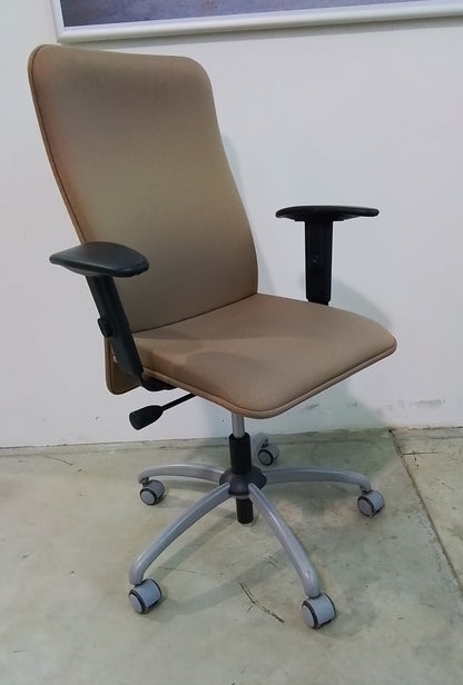 Fauteuil opérateur à roulettes