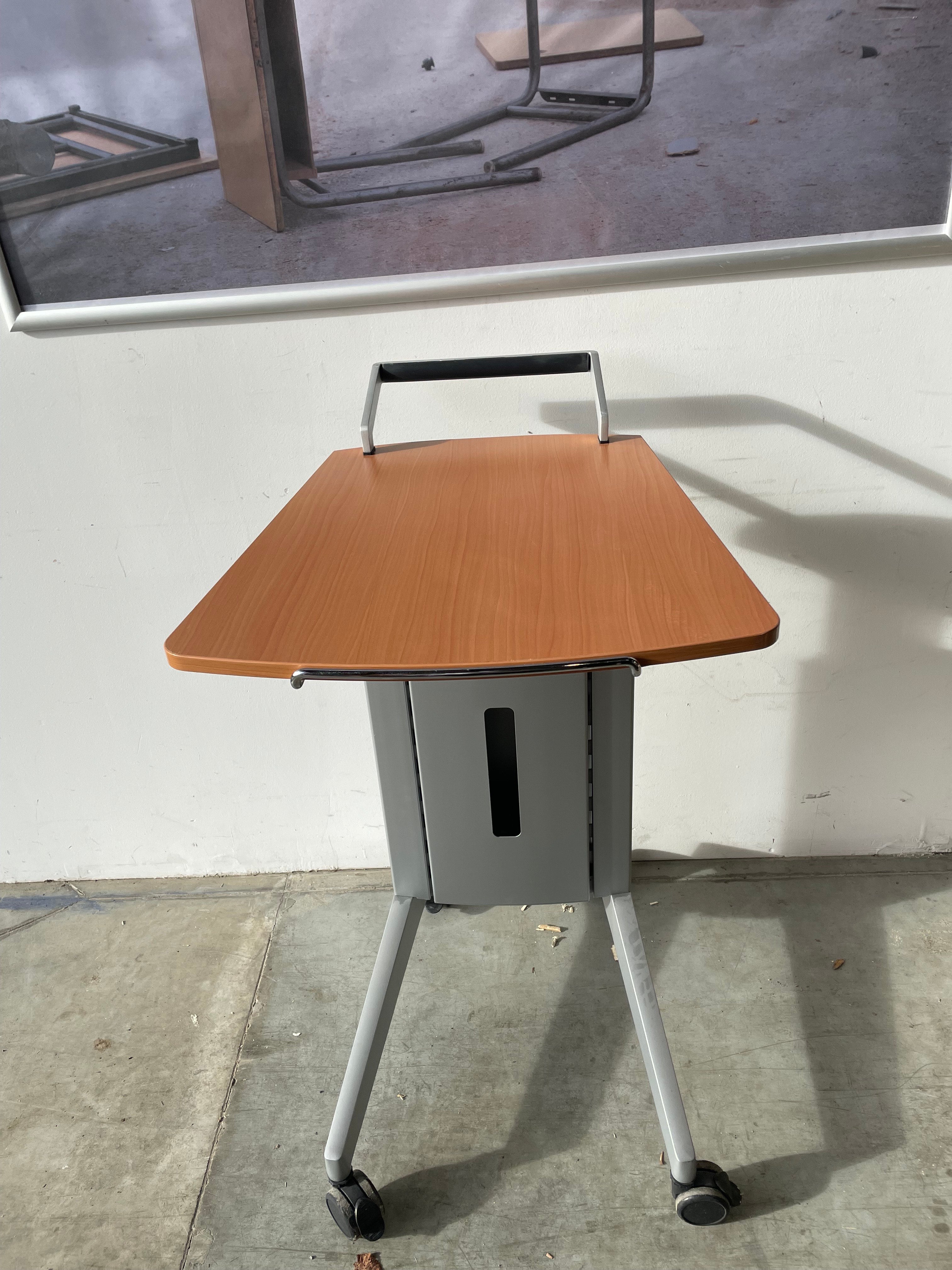 support vidéo projecteur mobile