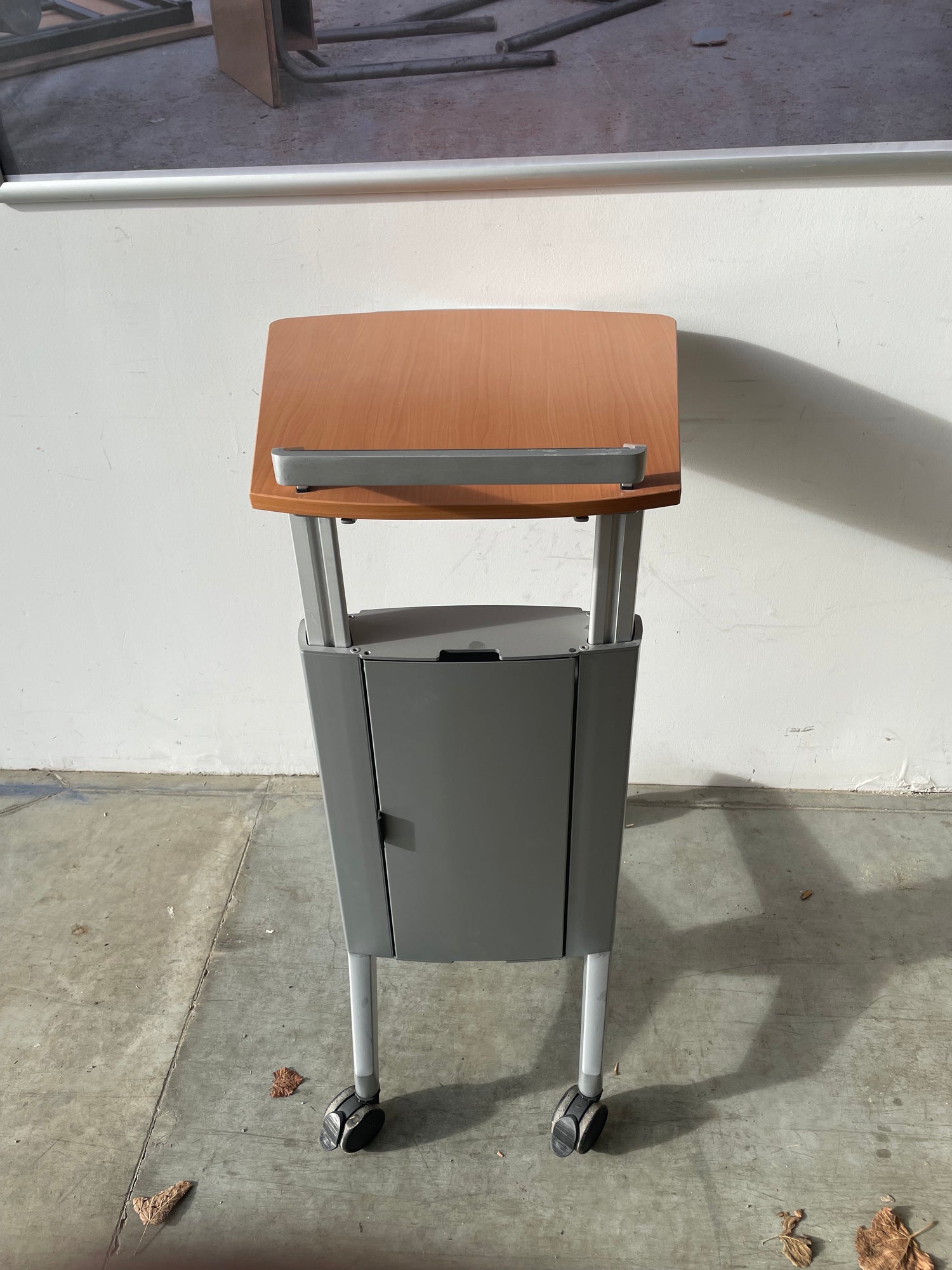 support vidéo projecteur mobile