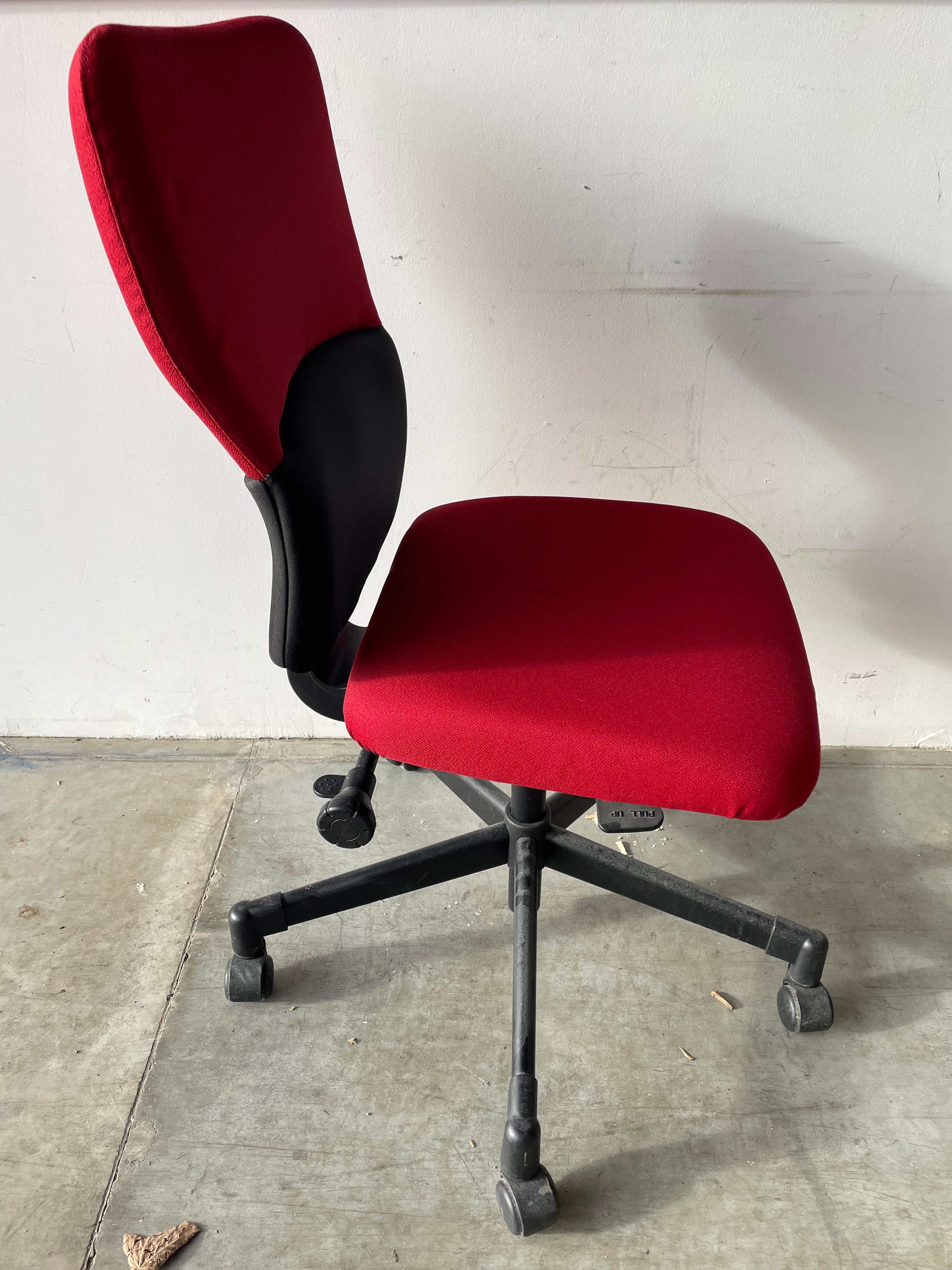 chaise de bureau rouge