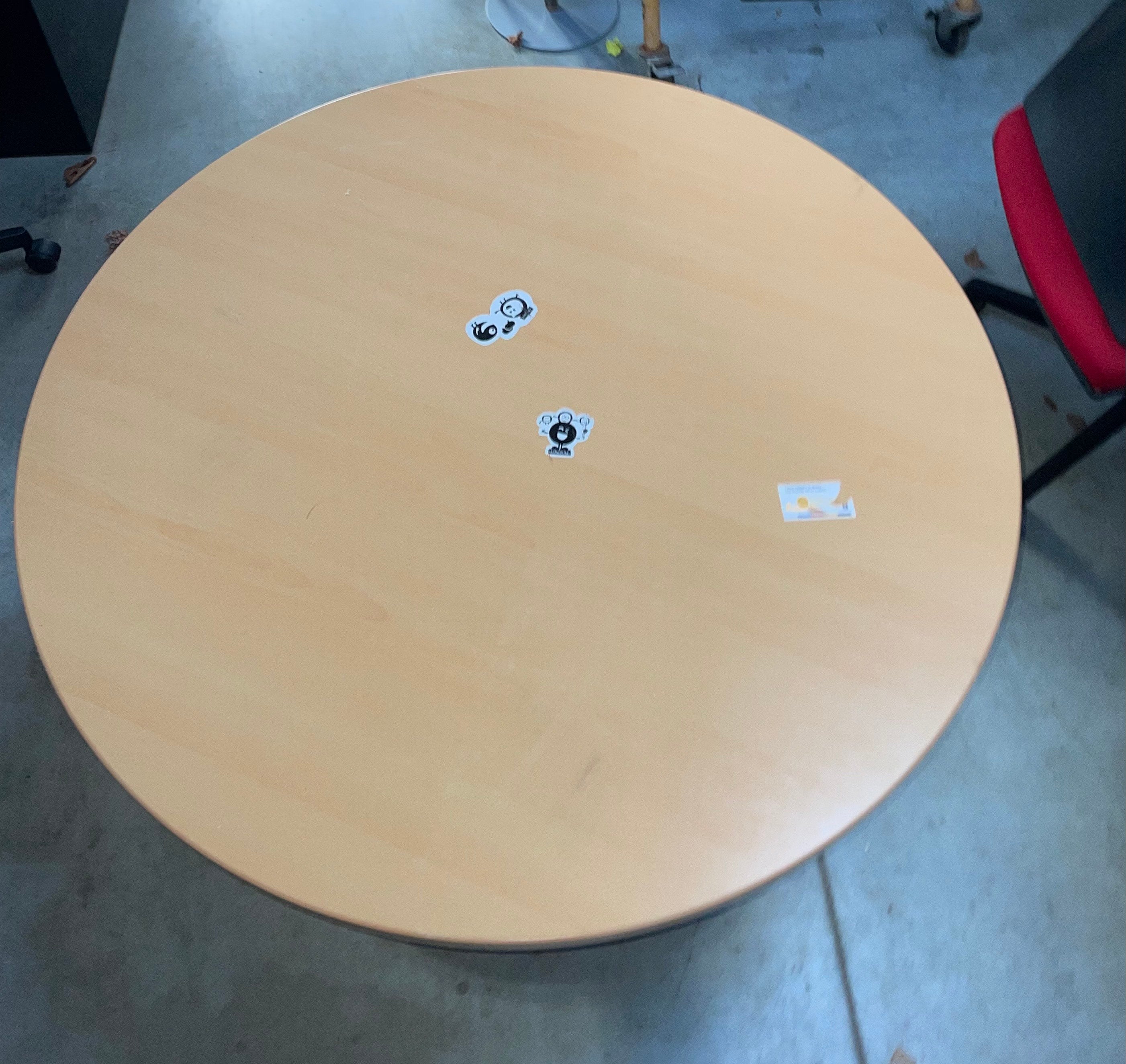 Table ronde en bois