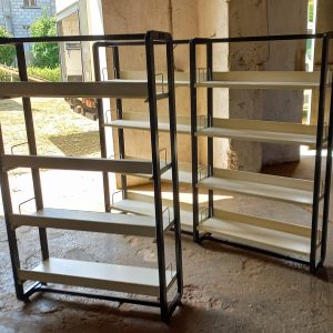 Etagère métallique