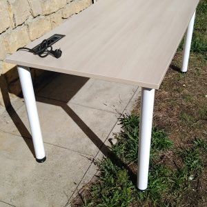 Bureau droit avec branchement electrique - STEELCASE